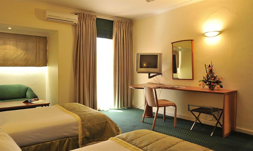 Cresta Oasis Hotel Χαράρε Εξωτερικό φωτογραφία